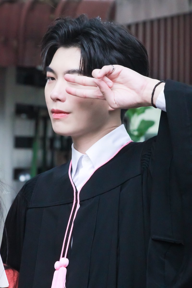 Light_Akira's tweet photo. ชึ้บๆ
#WWINTMgraduationDay #wwintm #kusexyboy @wwintm https://t.co/r8520zcWyG