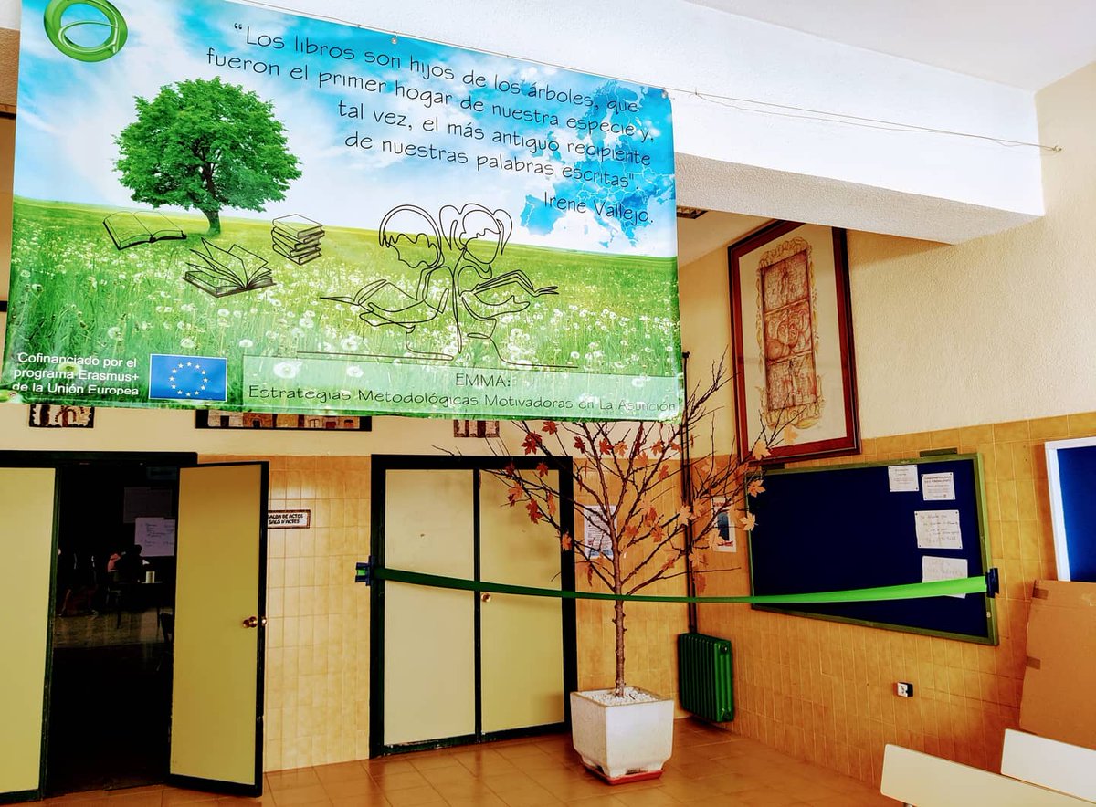 IesAssumpcio's tweet photo. Tot a punt per a la inauguració... 

"Los libros son hijos de los árboles, que fueron el primer hogar de nuestra especie y, tal vez, el más antiguo recipiente de nuestras palabras escritas". (Irene Vallejo).
#erasmusdays #erasmustree https://t.co/zHUrjq7DXY