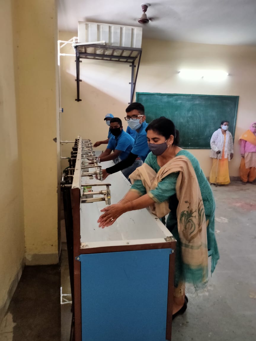 #MadhyaPradesh celebrating #GloabalHandwashingDay to ensure #HandHygieneforAll, Indore & Bhopal cities lunched week long campaign to promote Hand Washing with Soap at critical times. #ForEveryChild @UNICEFIndia @WaterAidIndia @BhopalNagarNigam @IndoreNagarNigam @pankajmathur26