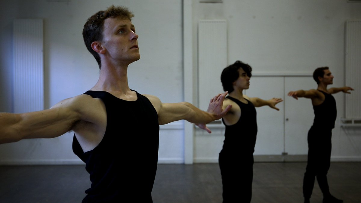 WhatsOnStage's tweet photo. Royal Ballet and Les Misérables performers unite to promote mental health awareness during the pandemic https://t.co/Q8DYpO0nd0 https://t.co/RzLssNMPcs