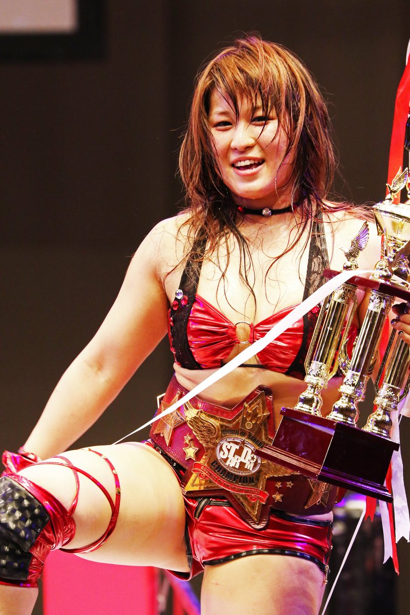 her achievements 2 reigns as Stardom World Champion, she was also 1 time Goddess of Stardom, Wonder of Stardom, High Speed and SWA World Champion and a record 5 times Artist of Stardom Champion. She is recognized as the "ace" of Stardom, and was named in 2015 and 2016 best women.
