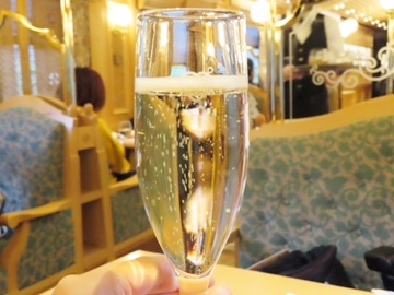 chapesu's tweet photo. 【まとめ】JRKYUSHU SWEET TRAIN「或る列車」に乗車！長崎県・佐賀県 JR九州 1泊2日大人女子旅♪
https://t.co/nZwXhPlxAl

車内販売で購入した「或る列車」オリジナルグッズは宝物。

#JR九州 #或る列車 #九州旅行 #カメラ女子 #九州 #長崎県 #佐賀県 #鉄道ファン #乗り鉄 #撮り鉄 #旅 #旅行 #女子旅 https://t.co/06R2r5qO3R