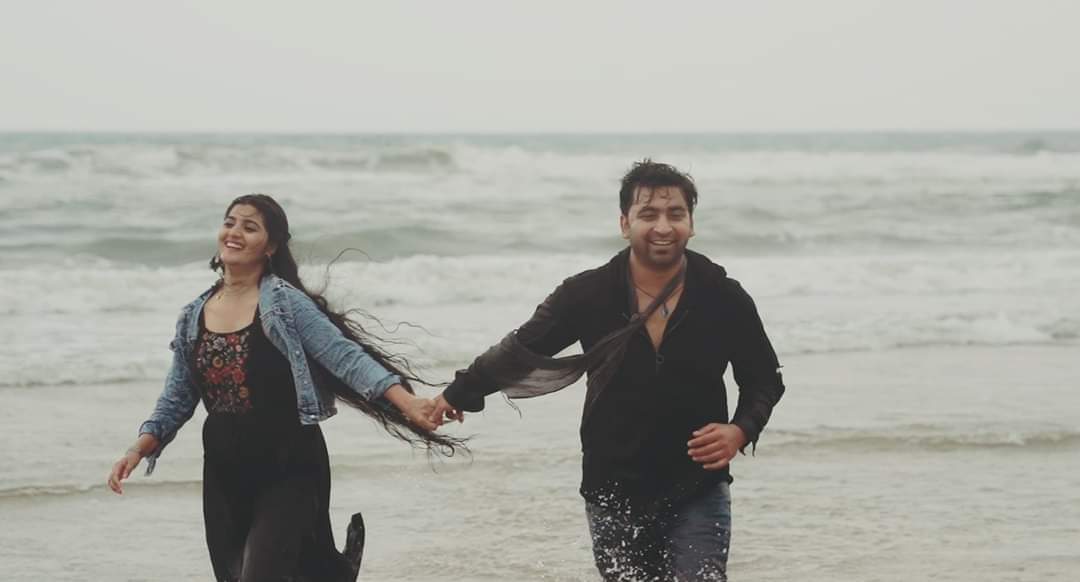 toshnanda's tweet photo. Here it is

#TuAauMu 
Streaming at👉🏽  https://t.co/wo2q686Bng ❤❤

Written &amp; Performed by
Tosh Nanda &amp; Sarita Mishra

Cinematography &amp; Direction 
OM

#VtunesPro #VibesMusic #PanchabatiSrujanalaya #Odiapop
#ToshNanda #SaritaMishra 
@Sulagna_Speaks @ashutosh_odisha 
@UJ_Globall https://t.co/mVt7N3Rtbs
