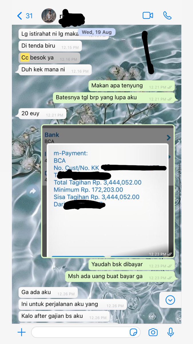 Siang itu dia sempet chat kalo hari itu tanggal jatuh tempo tagihan CC. Jadi dulu waktu kita masih pacaran dia pernah beli sepatu pake CC aku. Dia ga sanggup bayar krn duit dia udh abis, aku pun jg udah ga ada uang krn pegangan aku udah kepake buat beli tiket pesawat