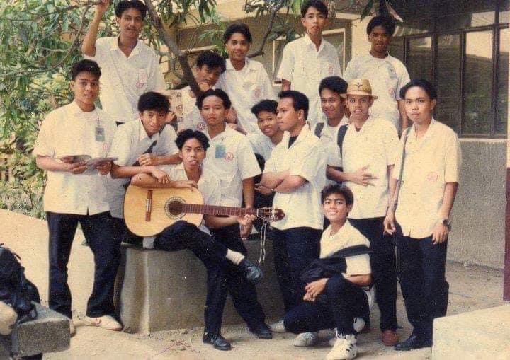 IskoMoreno's tweet photo. TBT mga Batang Maynila! Buhay Public High School 🙂 Meron ka rin ba picture ng mga classmates nyo? https://t.co/evjiibBg4M