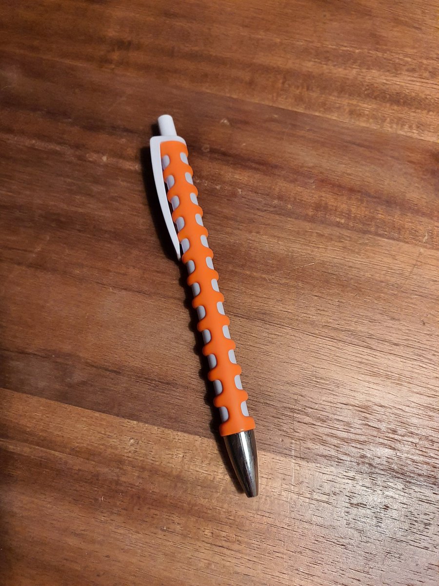 DasMia3's tweet photo. Hey @Bugman_140
Found this pen at home, though you might like it just as much as I do. 😁
#fifthelement
#PerfectPen
#LeeLooApproved https://t.co/Pcd4ved0rr