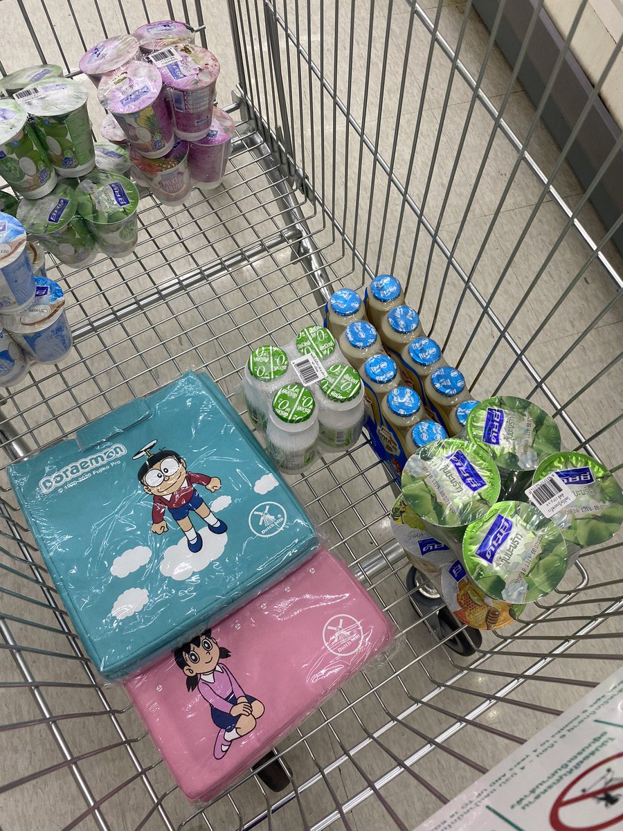 parkmintita's tweet photo. สาขาลำปาง สีฟ้าเหลือน้อยแล้วน๊า 😂😂 #เป๊กผลิตโชค
#PeckPaLitChoke
#DutchieCollection
#DutchieYoghurt https://t.co/jh8U431kor