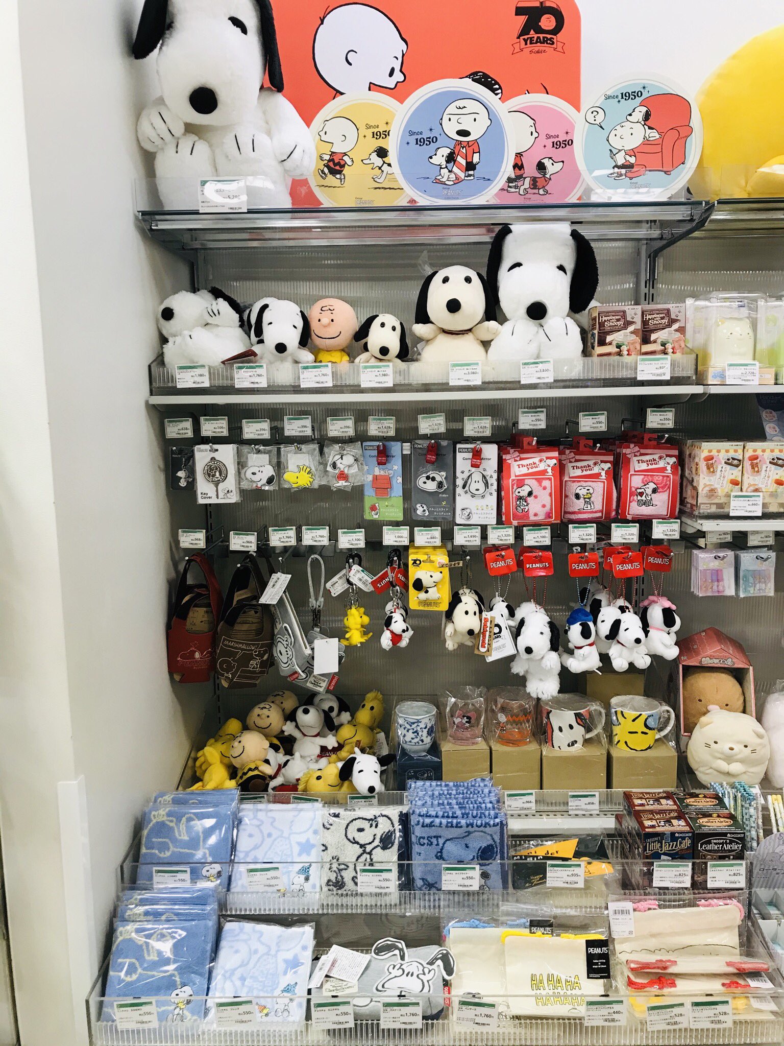 東急ハンズ博多店 No Twitter Peanuts 70周年記念グッズ新商品追加です みんな大好きスヌーピー ぬいバッジは安全ピン付きでリュックやバックにgood ぬいぐるみバッジ 0円 税込 レトロンズぬいぐるみ 1 980円 税込 レトロンズぬいぐるみm 3 080円 税込