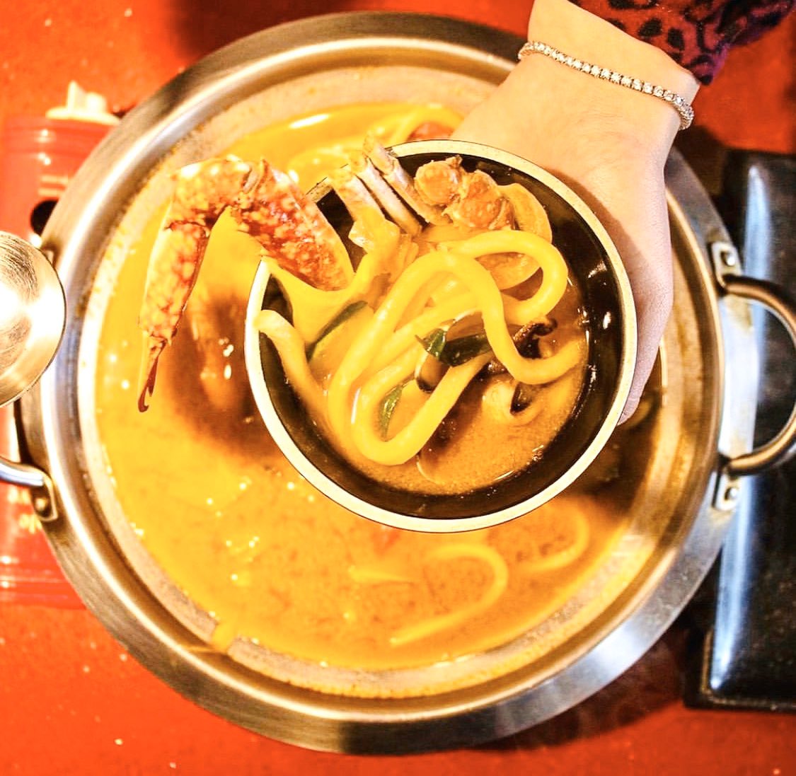 It’s getting cooler, great time to enjoy these amazing soups at 888 Korean BBQ!! “Seafood Miso Soup” or “Soft Tofu Soup” - they come with your meal!

888 Korean BBQ

Chinatown Plaza 
4215 Spring Mountain Rd, B107
Las Vegas, NV 89102

☎️ 702-463-9993

#kbbq #koreanbbq #chinatown