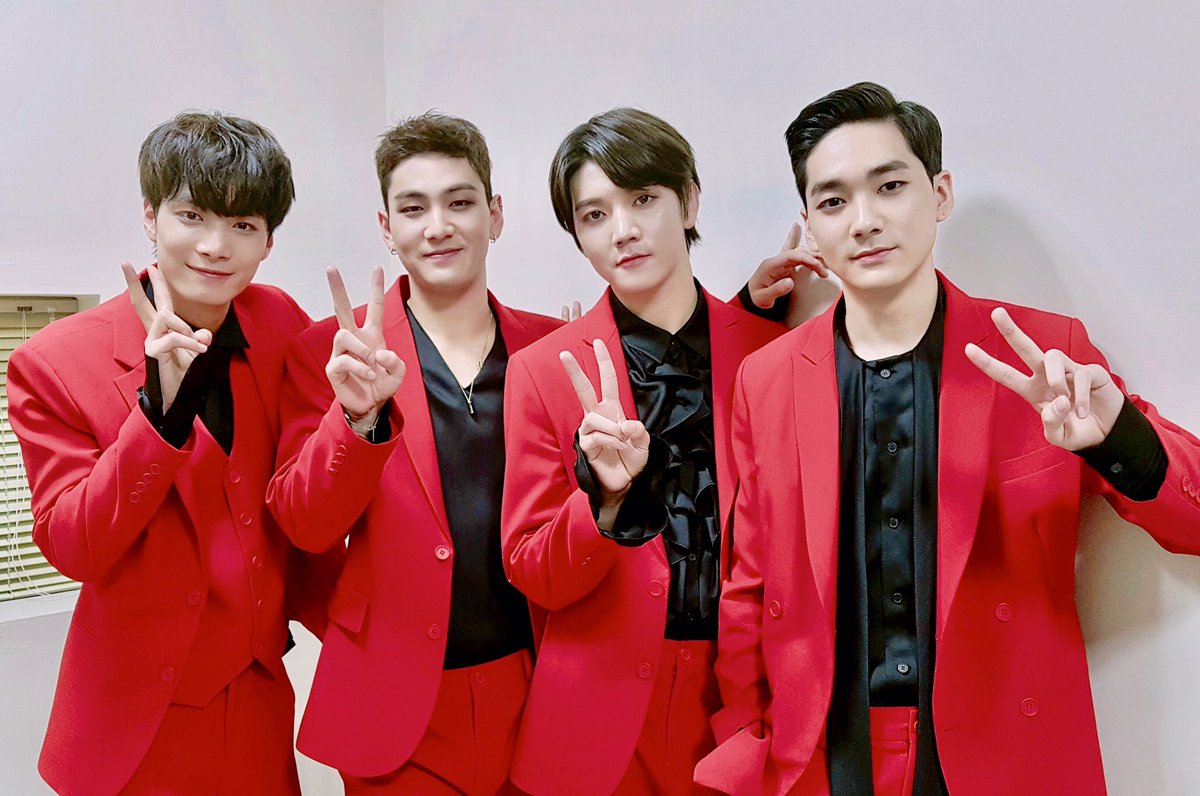 Группа nu est. Группа нуест Корея. Nuest группа. Группа nu’est w. Nuest группа участники.