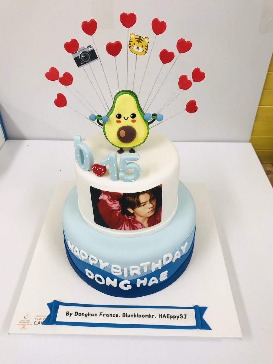 bluebloomkr's tweet photo. ✨ FOR DONGHAE! ✨

생일을 기념해서 @haeppysj 님랑@donghaefrance 님와 같이 동해오빠에게 케익을 보냈어요 🥳🎂 

네... 우리 아보카도님 케릭터 너무 힘이세다 ㅋㅋㅋ 짱~ 🥑 

동해오빠 생일 축하합니다 🤍

#HappyDonghaeDay 
#천재작곡가_이동해_생일축하해
＠donghae861015 https://t.co/Zm5XN01oEr