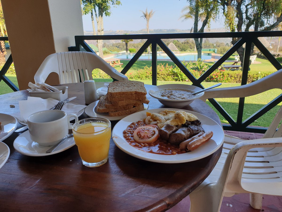 Mamuka sei ko, breakfast is ready 😋 come and enjoy your meal with real life mountain backdrops in Nyanga.
#VisitZimbabwe
#FoodDiaries