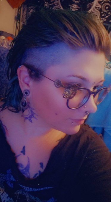 Shaved the sides https://t.co/rXC5G7XuPj