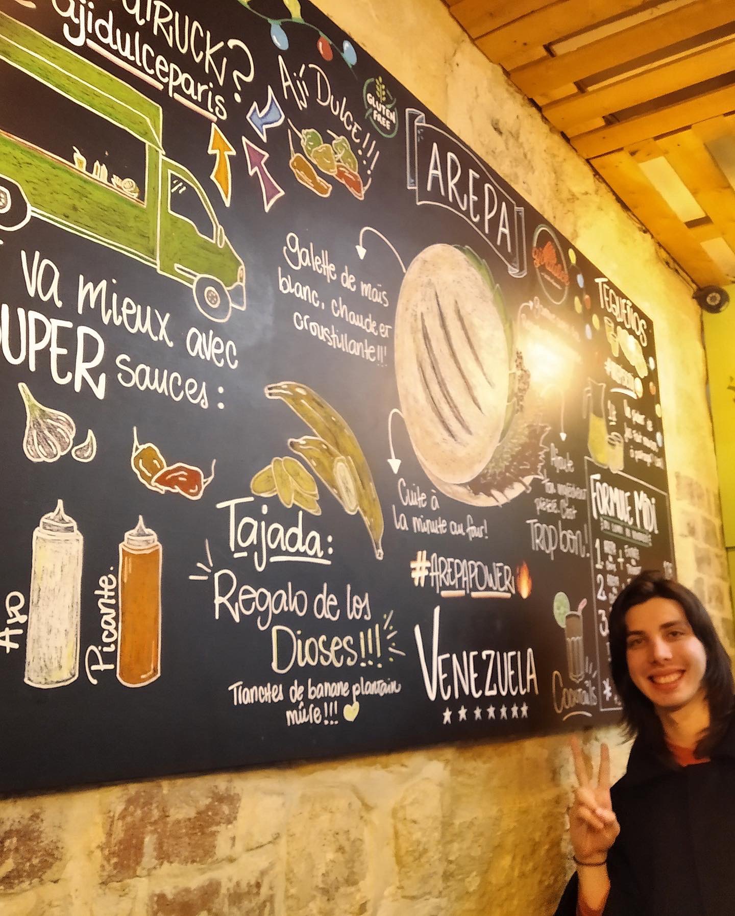 かいるとおる Kairu Tōru 久しぶりにベネズエラ料理を食べれました アレパはとても美味しかったです パリで ベネズエラ料理のレストランがあるなんてすごいですね Venezuela パリ Comidavenezolana フランス ベネズエラ ベネズエラ料理