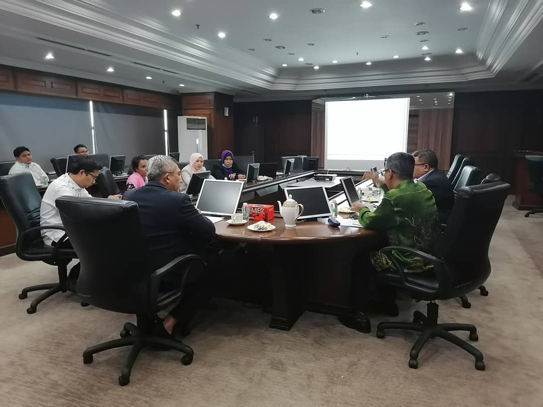 ci2cdperak's tweet photo. YB Dato' Pengerusi mempengerusikan Mesyuarat Post EXCO bersama Jabatan Kerajaan berkaitan bagi memaklumkan keputusan mesyuarat Ahli Majlis Mesyuarat Kerajaan Negeri Perak #ConnectingPotential #MITI #MIDA #InvestPerak #NCIA #UPEN 

#staysafe #ci2cdperak #DSY #pejaofperak https://t.co/f2ST4BRSB9