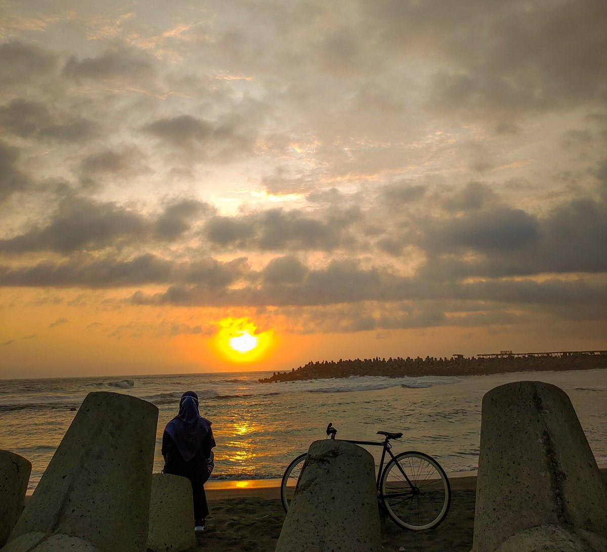 tulisanilhamm's tweet image. Menikmati senja dari pantai Glagah
#TheJewelOfJava