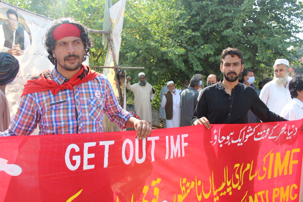 FrontStudents's tweet photo. طلبہ مزدور یکجہتی زندہ باد
انقلاب کے تین نشان۔۔۔۔۔ طلبہ، مزدور اور کسان
#GetOutIMF
#14OctDharna https://t.co/rqgJAPRuCy