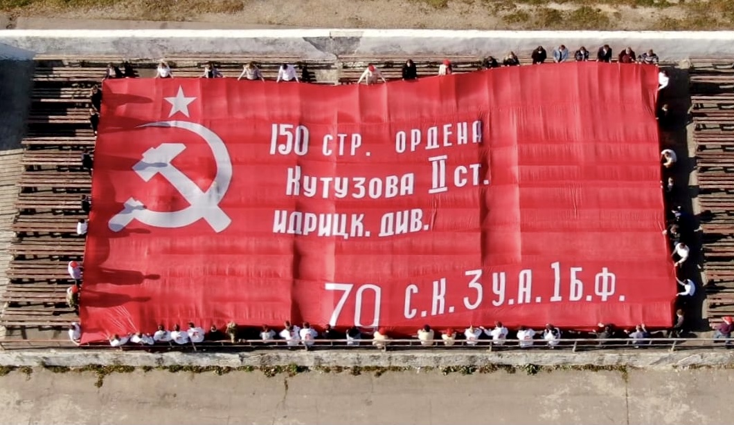 В Ясногорске прошла акция «Равнение на Знамя Победы!» yasnogorsk.tularegion.ru/press_center/n…