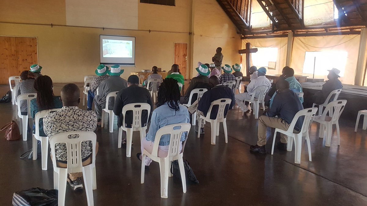 VeremuRonald's tweet photo. Happening now. Joint Superfert/ZAKIS/MLAWRR fertilizer training workshop for Government Agriculture Extension officers. @zakis_zagp @euinzim @ZAGPInfo #superfert #soil testing #soil fertlity https://t.co/6iApN8a4Q1
