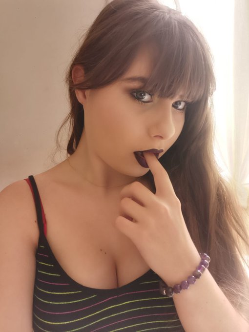 Bonjour les amours  bient&ocirc;t de nouvelle vid&eacute;os et surprises restez bien connect&eacute;s &agrave; mes r&eacute;seaux   https://t<a href="/tag/mvsales"class="tags"><span>#mvsales</span></a>