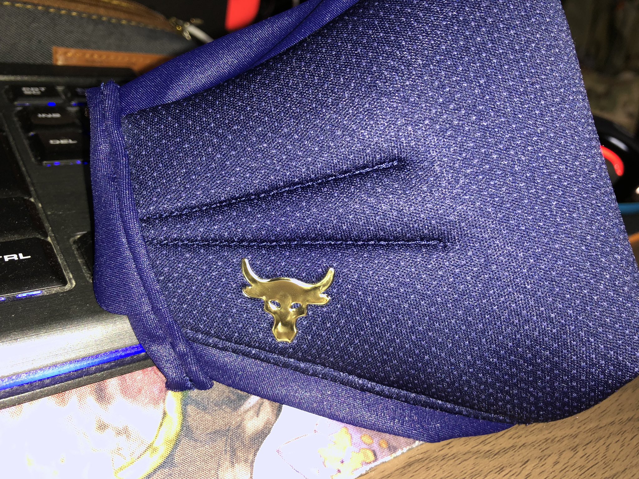 ガラム ダンヒル 悩んだ結果アンダーアーマーのプロジェクトロックマスクを結局購入 右側の牛さんマークがカッコいいので後悔はしていないw T Co Vjgerwiowi Twitter