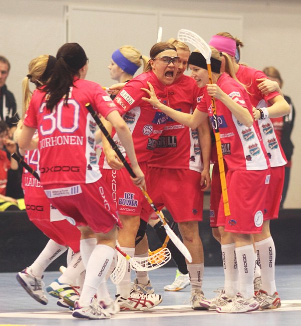 mhilska's tweet photo. Tänään F-liigassa SB-Pro–Classic, ja klassikkoparin kunniaksi muistikuvia kevään 2012 finaaleista #salibandy https://t.co/bcibsMdp2Y