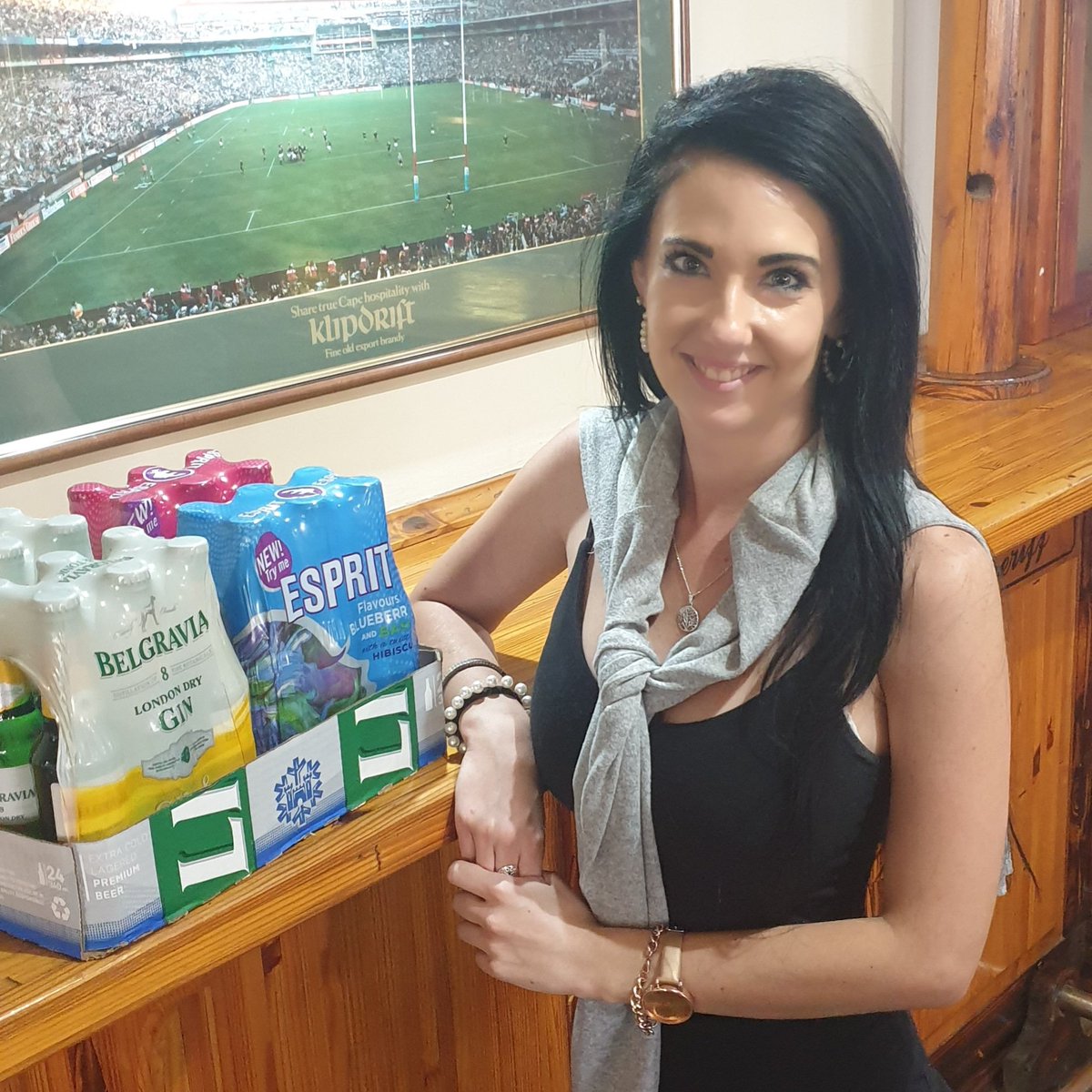 PotchDorp_RK's tweet photo. Baie Geluk aan 🎉Johane Reyneke🎉 met haar prys.
As jy ñ prys wil wen gaan stem vir ons met ń (Hartjie) op die link ⬇️
https://t.co/WikDQgg1wE
#PDRK #Potchefstroom #VirtualLeague https://t.co/kafB6AzDxp