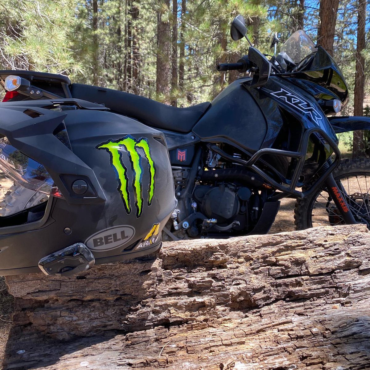 CardoSystems's tweet photo. #TravelThursday
Even the King of Supercross, Jeremy McGrath, needs some time off and get some mountain air
📸: @JeremyMcGrath
🎧: #FREECOM4Plus
⚫
⚫
⚫
#Cardosystems #AskForCardo # #kawasaki #klr650 #adventurebike https://t.co/lQCLhE93UU