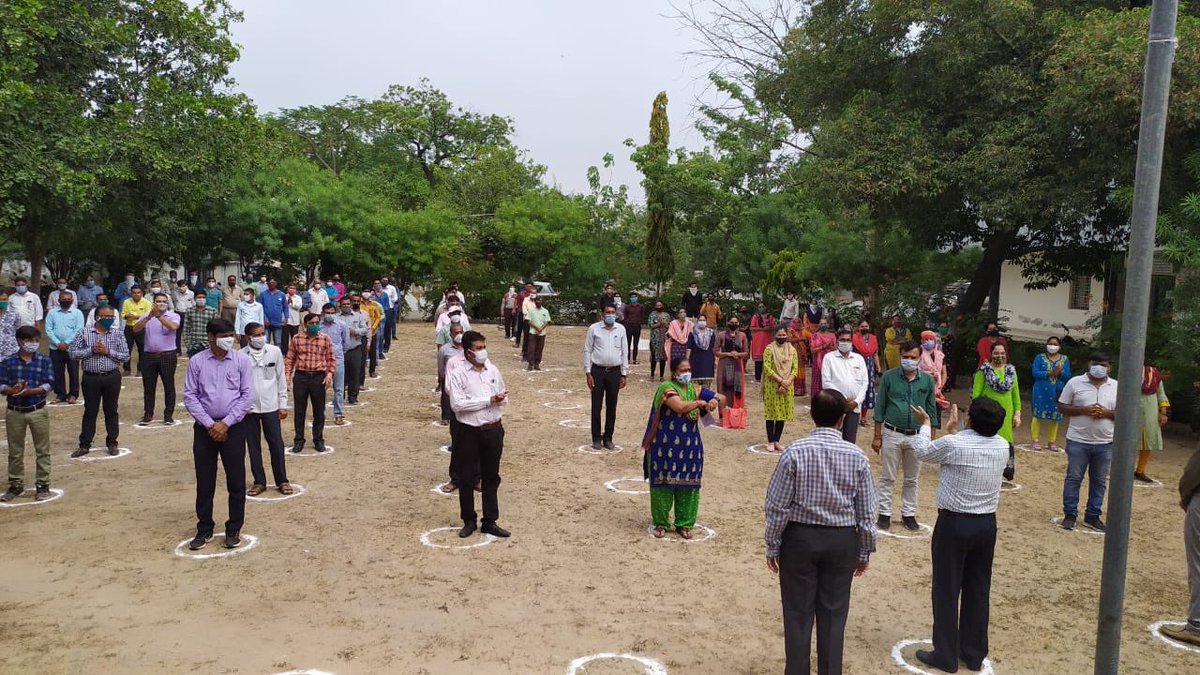 CdhoMehsana's tweet photo. COVID 19 Pledge taken today at District Panchayat Mehsana @DdoMehsana @CollectorMeh @InfoGujarat @GujHFWDept  #GujaratFightsCorona https://t.co/rMmqMMHHDb