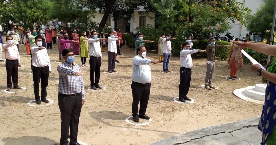 COVID 19 Pledge taken today at District Panchayat Mehsana <a href="/DdoMehsana/">ddo mehsana</a> <a href="/CollectorMeh/">Collector Mehsana</a> <a href="/InfoGujarat/">Gujarat Information</a> @GujHFWDept  #GujaratFightsCorona