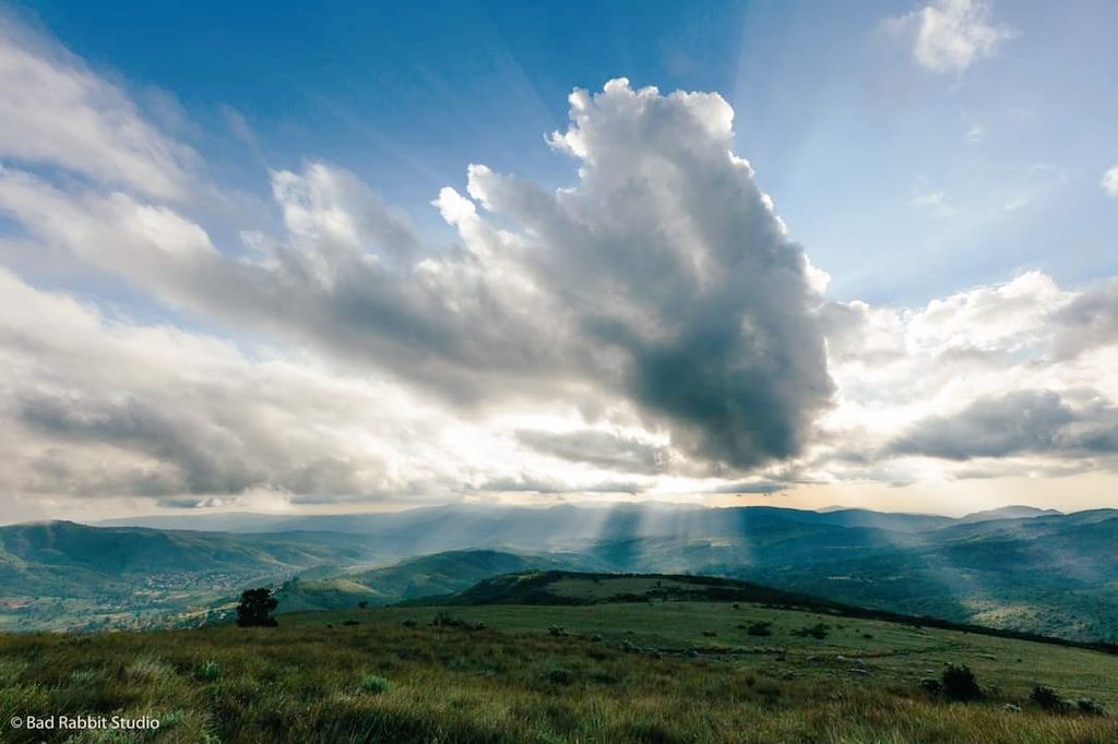 sam_in_zimbabwe's tweet image. #Chimanimani - One of #Zimbabwe&apos;s most beautiful destinations that has not being given the priority it deserves esp. by us locals. 
📷 #BadRabbitStudio 
1 &amp;amp; 3- #PorkPiePeak
2- #BridalVeilWaterfalls
4- #Waterfall @ #TessasPool
#ShoozDMC #ShoozEasternHighlands
#BeautifulWaterfalls