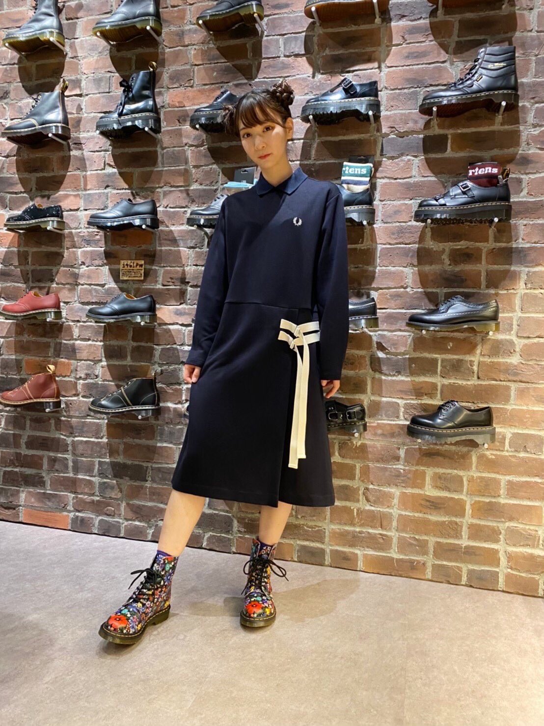 ロンドンコーリング高崎店 Fredperry Dr Martens フレッドペリー ドクターマーチンのコーディネートです シンプルなデザインのワンピースに可愛い花柄のブーツが映えます 是非店頭でお試し下さい T Co Bv2b8j7i9m Twitter ロンドンコーリング高崎店 Fredperry Dr Martens フレッドペリー ドクターマーチンのコーディネートです シンプルなデザインのワンピースに可愛い花柄のブーツが映えます 是非店頭でお試し下さい T Co Bv2b8j7i9m Twitter