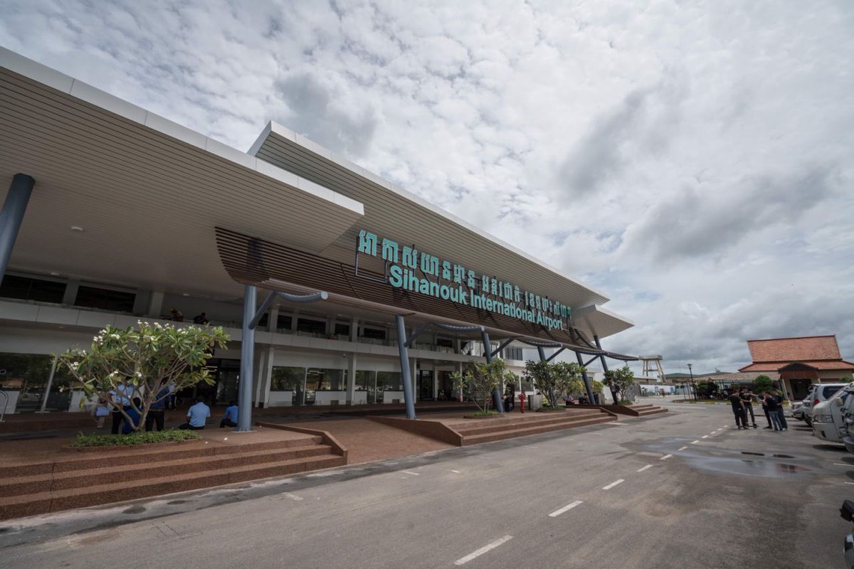 🛫Cambodia Airports, filiale de @VINCIAirports , a célébré aujourd’hui l’achèvement du projet de modernisation de la piste de l’aéroport de #Sihanoukville.

#CambodiaAirports #Sihanoukvilleairport #environnement #contruction