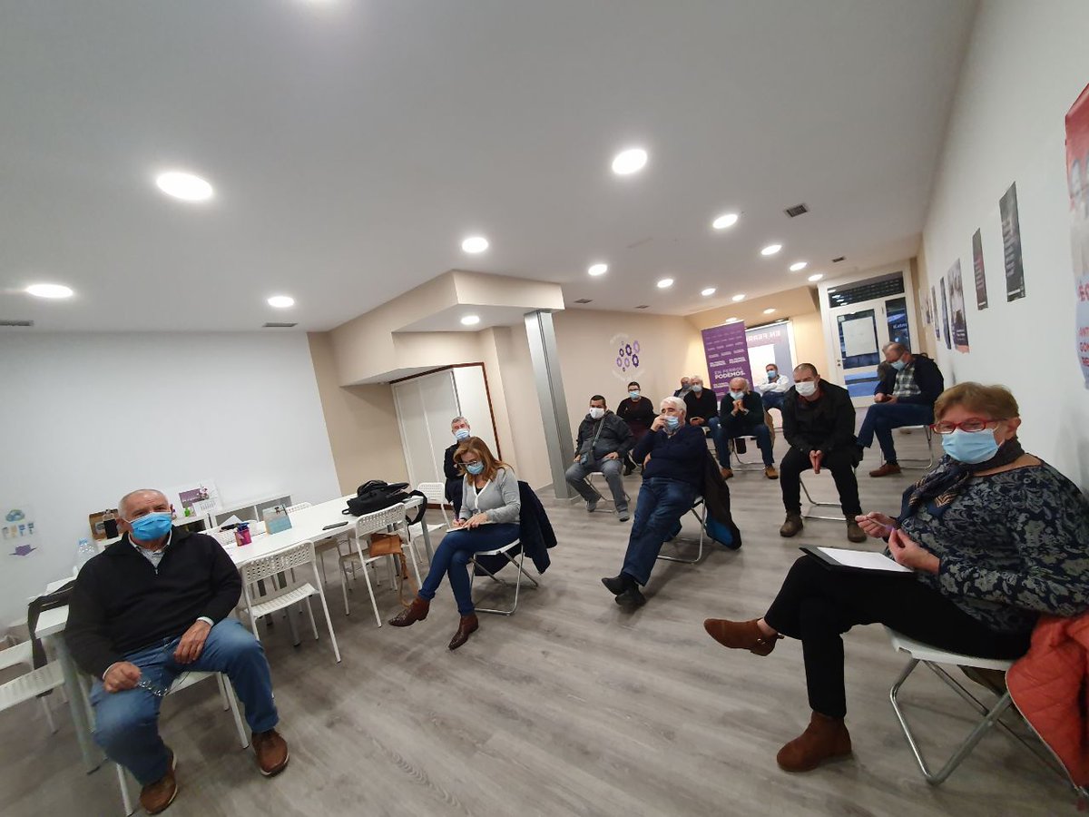 EnFerrolPodemos's tweet photo. Onte en Ferrol debatimos activamente co noso secretario xeral @AntonGomezReino que foi moi receptivo as nosas inquietudes e propostas cara facer de Ferrolterra unha comarca de referencia cara a fortalecer a nosa organización. En Ferrol comezamos un proxecto ilusionante. #SePode https://t.co/DWQ7r7B6yG
