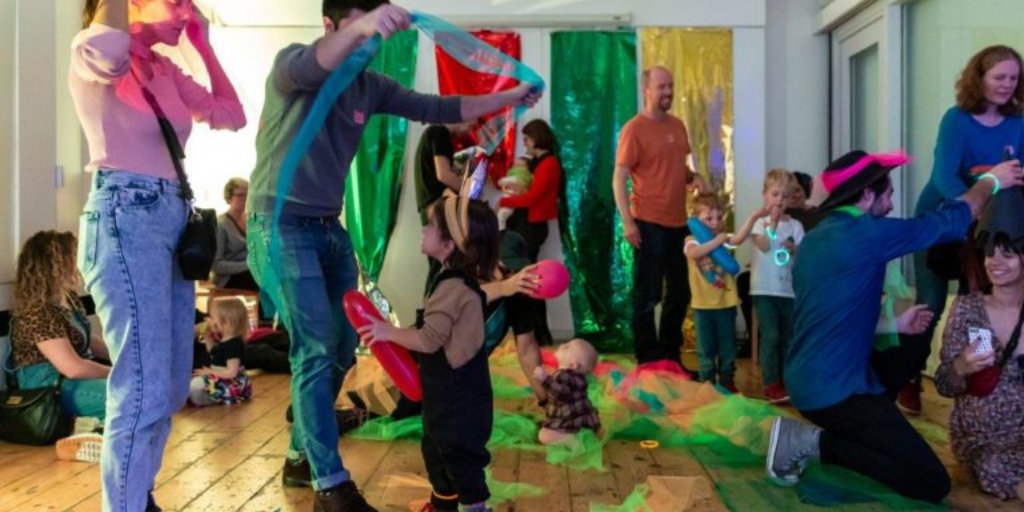 Case Study from one of the winners of @familyarts1 @fantasticforfam Best Family Event Award 2020 🏆
⭐Liat & Co's Bauhaus Baby Ballroom⭐
100 Years of the #Bauhaus with families @_TheWhitechapel.
"an event bursting with form, function and fun"
https://t.co/SdwQMz9aGM https://t.co/fQ7QAKdm4o