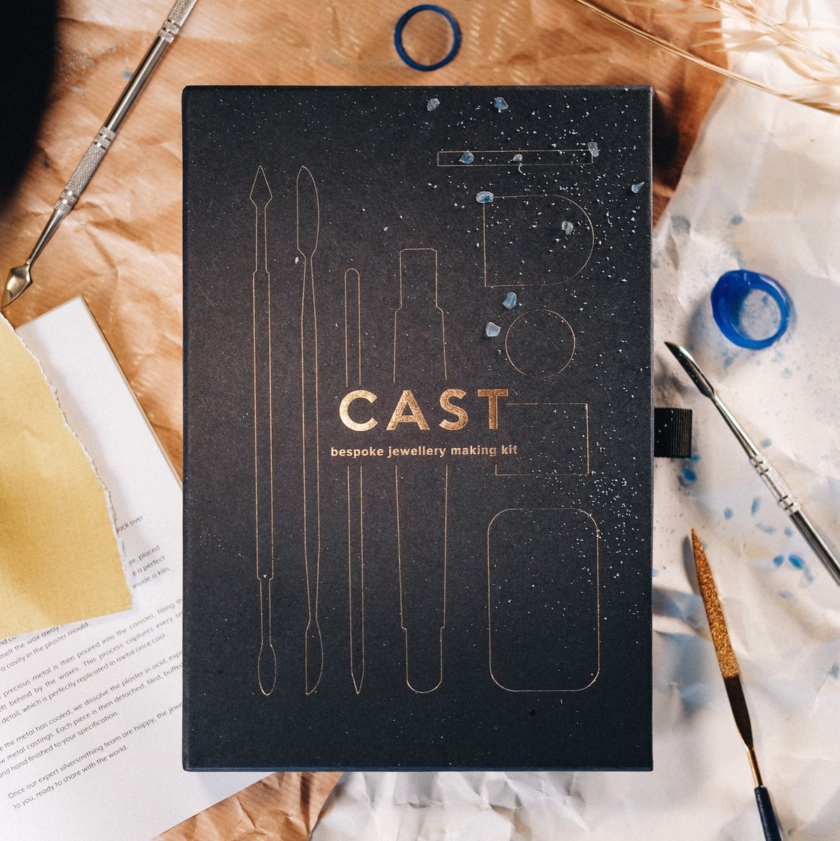 CastExperiences's tweet image. Say hello to your little box of creativity💫

If you order a kit + casting, we'll throw in one of 3 deeeelightful free gifts. Head over to our website to find out more lovely deets.

experiencecast.com/kit/