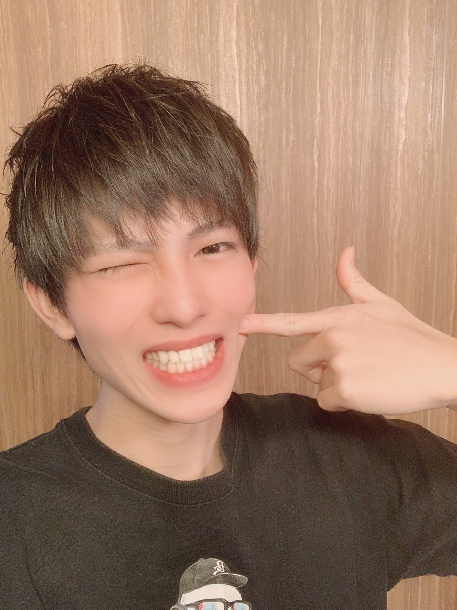 YAMATO__O's tweet photo. 今日は2ヶ月以上ぶりに美容室💇‍♂️✂︎

最初は違和感あるけど前のヘルメット⛑ヘアー脱出できた笑笑

最後はもう証明写真です。はい。
かっこいい自撮りの撮り方教えてください🤣

#いいねください #いいねください #いいねください #いいねください #いいねください
大事なことなので5回言いました。 https://t.co/wzguBTYPJz