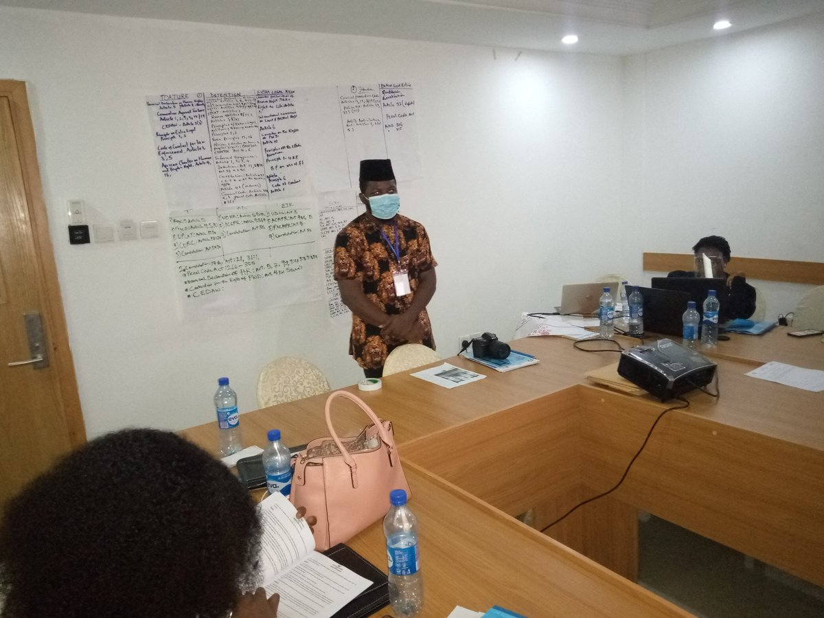 Michael Ukwuma (co-trainer) - SAFE patner CAPIO's focal person on the SAFE project rounding off the group work session after presentations by the groups. @ASFFrance @EUinNigeria @AngelaUwandu @capionigeria @NigBarAssoc