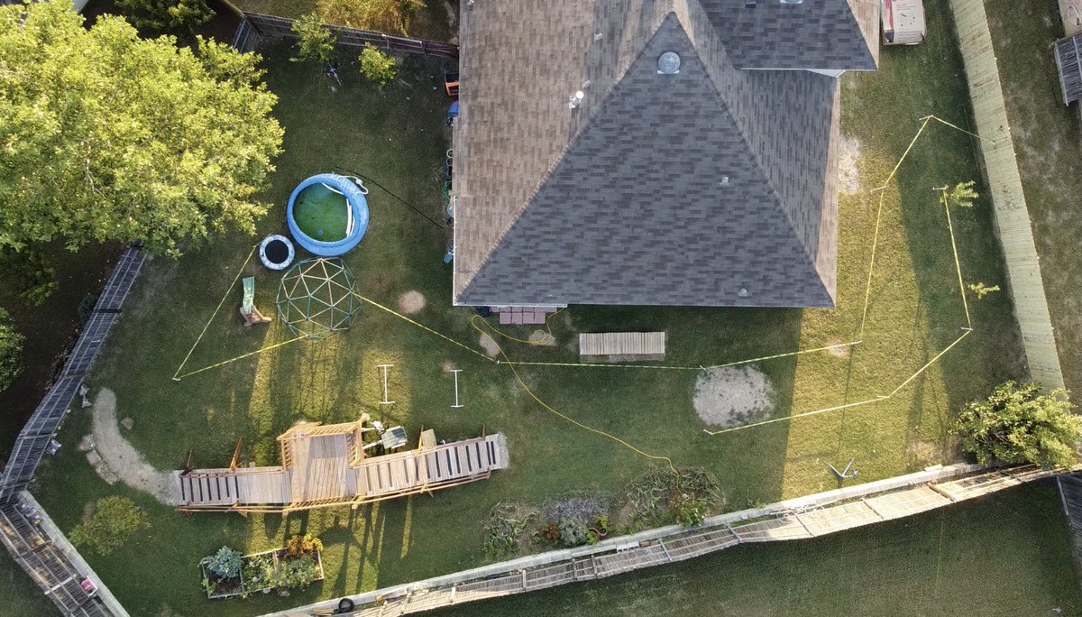 DonutEndurance's tweet photo. An aerial view of my #BackyardCXproject course. #cyclocross #cxishere https://t.co/2W7kBTfYJR