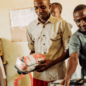 Cnx_Us's tweet photo. From the Resource Library ๐๐
'COVID-19 and the Impact on Local Peacebuilding' (2020) by @peacedirect.
#COVIDใผ19
https://t.co/1uHpvUU195 https://t.co/DUKCPawqoO