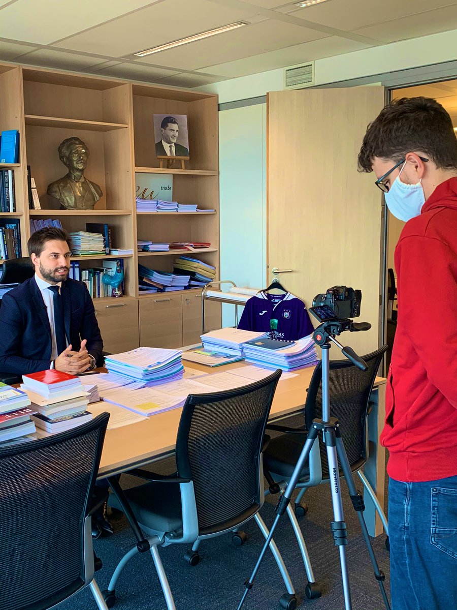 👉Interview avec <a href="/GLBouchez/">Georges-L BOUCHEZ</a> dans le cadre de notre projet #Publiq, le 1️⃣er concours d’éloquence national de Belgique du <a href="/JPJparlement/">Jeugd Parlement Jeunesse - JPJ</a> et de @Civix_be ! 🇧🇪
Merci pour ses conseils sur le thème de "Comment défendre une idée"❗
Découvrez en➕sur #Publiq ⤵
🔗bit.ly/3iVpQ4I