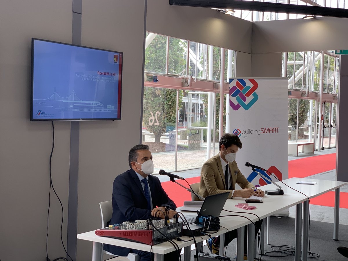 I_BiM_I's tweet photo. #modestinoferraro per #rfi presso l'Arena #IBIMI #buildingSMART Italia apre il convegno su #openBIM in #RFI e del progetto internazionale @buildingSMARTIn #IFCrail
Ora @SAIEfiera PAD26 STANDA90
#ifc #rail #standard #engineering #construction #modelling #BIM #infrastructure https://t.co/X2OXn8SVeg