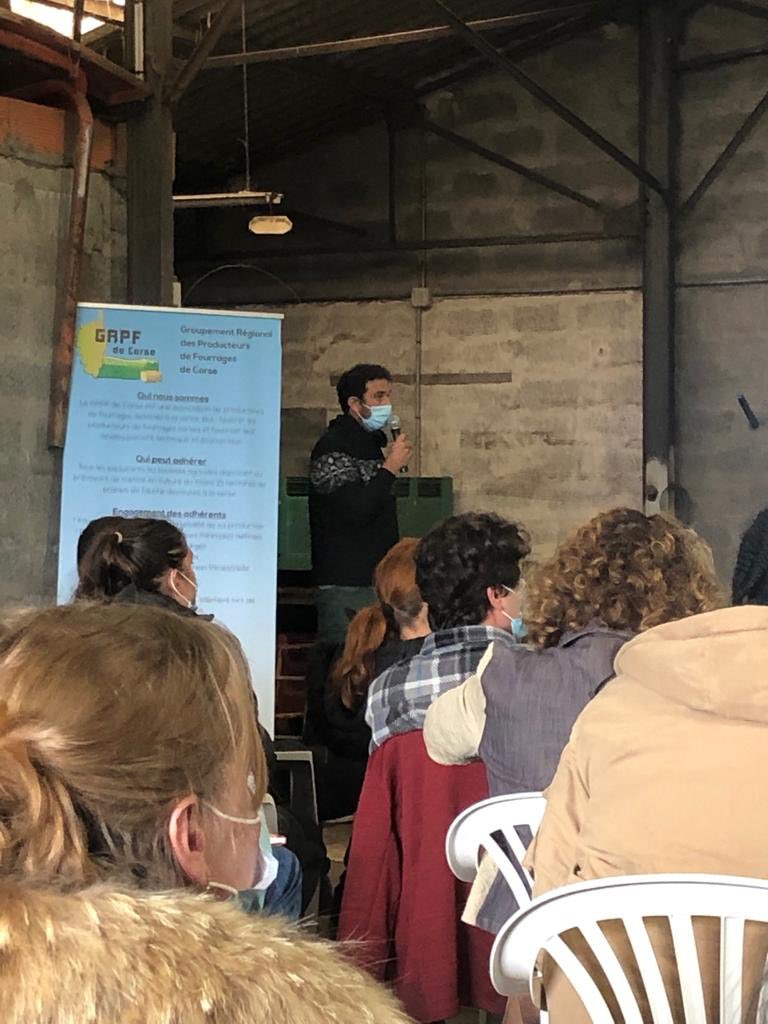 CDA2B's tweet photo. La #cda2b présente à la journée du #fourrage sur le site de #migliacciaru avec le groupement régional producteurs fourrage. Présentation des résultats et essais .
#cda2b https://t.co/PFRkZBuJoI