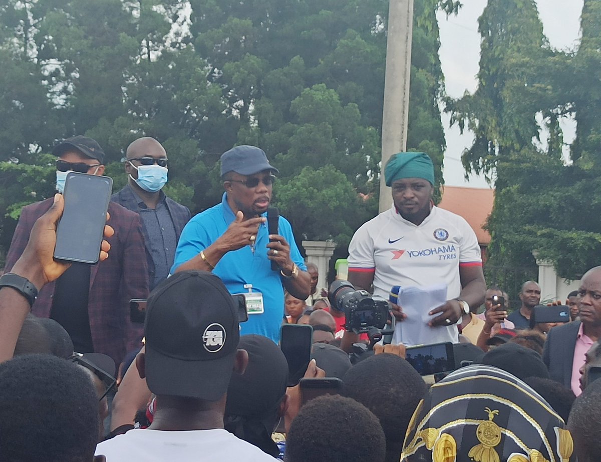 WillieMObiano's tweet photo. Today, I joined youths of our dear State to say #EndPoliceBrutality and I support them because they did not only vote and defend their votes in my 21-over-21 victory but all their requests are genuine and germane; and I oblige to honour them all. https://t.co/yB3Z5tLgxe