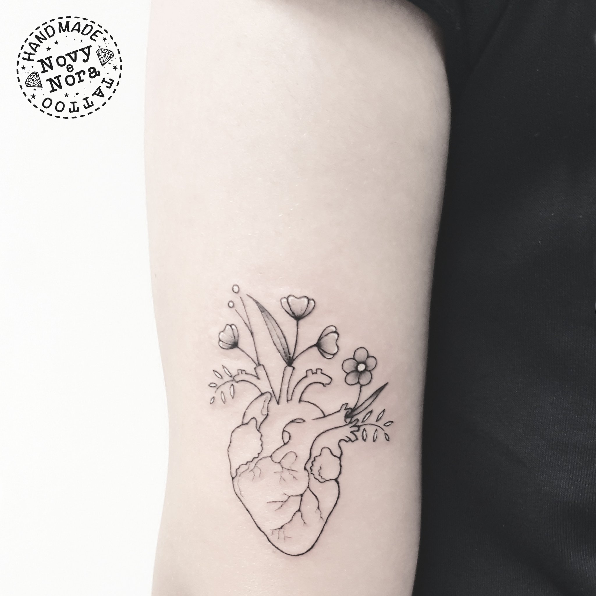 Top 76+ heart made of flowers tattoo - in.eteachers