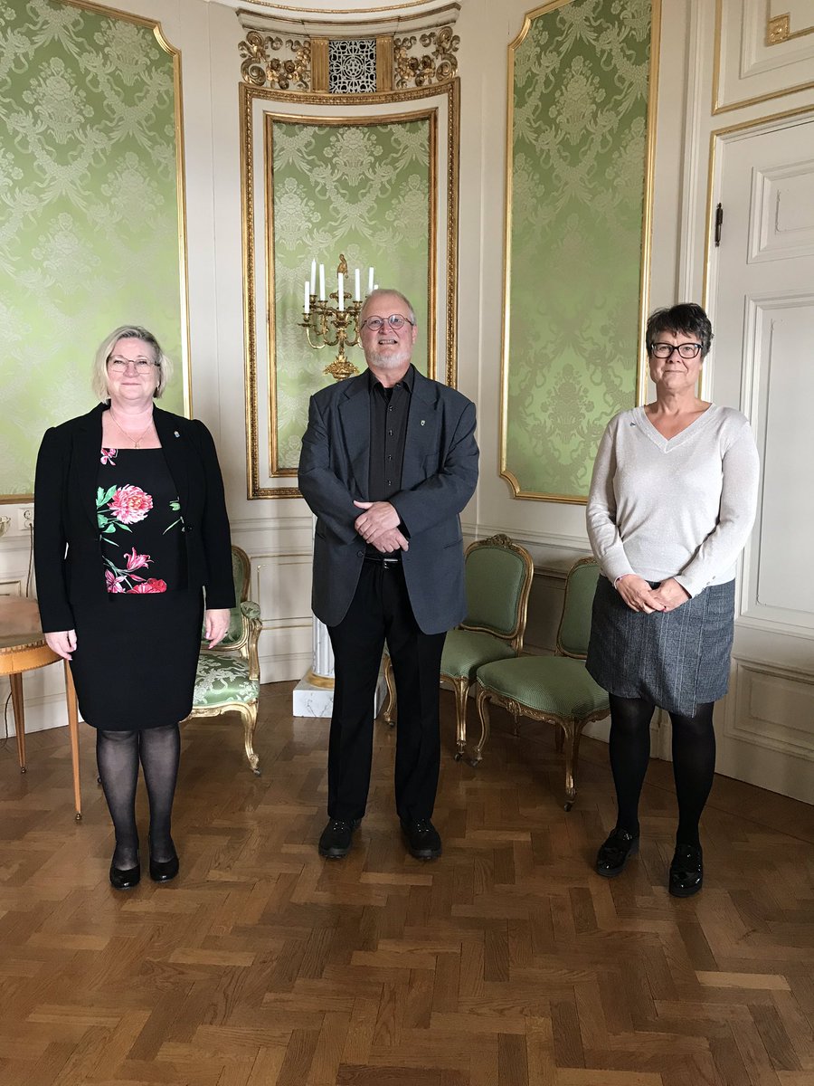 Tillsammans med <a href="/hannahnordin/">Hanna Hesser Nordin</a> gav jag idag lunch för f. Länsfiskerikonsulenten Lars Lundahl som gått i pension efter många goda år på @Lst_Blekinge. Med var också @HMorgonskold @DorisNicht och Inger Permlid. Lars har varit en stark företrädare i - de komplicerade! - fiskefrågorna