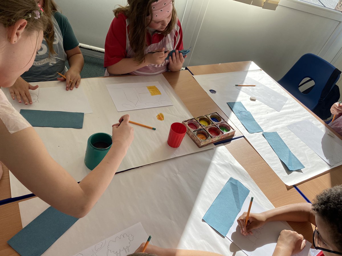CoedEvaYear5's tweet photo. It’s Welsh language day and in year 5 we are painting our famous Welsh landmarks and languages @ShwmaeSumae https://t.co/ynY0lNfyHH