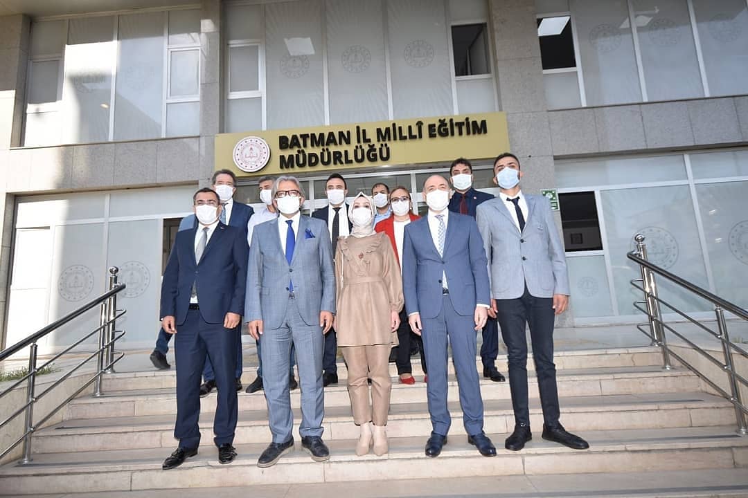 Batman İl Milli Eğitim Müdürlüğü ile EYUDER arasında yapılan "Eğitimde İşbirliği Protokolü" EYUDER Genel Başkanı Sn.Dr. <a href="/ademcilek/">Adem ÇİLEK</a> ve İl Milli Eğitim Müdürü Sn.<a href="/MahmutKurtaran1/">Mahmut Kurtaran</a> tarafından imzalanmıştır.
Hayırlı Olsun.
<a href="/BatmanilMEM/">Batman İl Millî Eğitim Müdürlüğü</a> <a href="/BatmanEyuder/">EYUDER BATMAN</a> <a href="/tcmeb/">Millî Eğitim Bakanlığı</a> <a href="/BirsenTufan72/">Birsen Tufan🇹🇷🌻🌞🎨</a> <a href="/uledef/">Uledef</a>