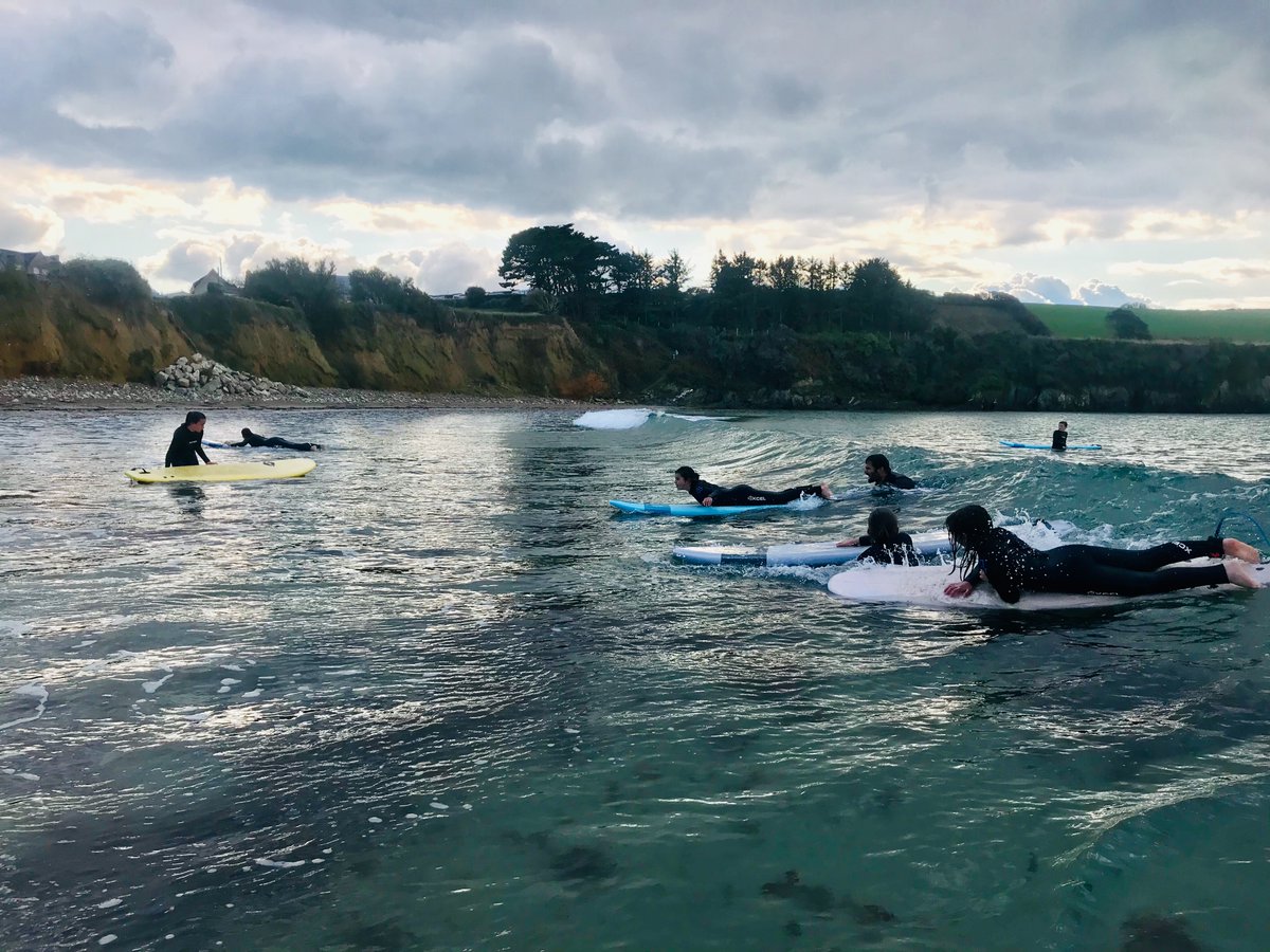 ClgGourin's tweet photo. Quand les élèves de l'Association Sportive de @ClgGourin organisent une sortie 🏄‍♀️🏄‍♂️🏄: magnifique moment de partage!!
 👏aux élèves et aux professeurs pour leur bonne humeur et leur engagement!
#surf 
#sportscolaire
@BernardJeremie 
@UNSS_Bretagne 
@Unss29 https://t.co/cM8OYmiIEw