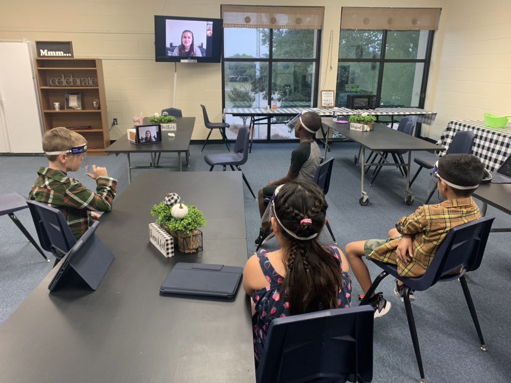 ChristyRWatley's tweet photo. Loved filling in with our @Ruiz2ndGrade Ss for their synchronized teaching experience @HewittElem with @BaylorSOE novice teachers. @MidwayISD #StrongerTogether #HewittStrong #HewittHeroes https://t.co/vJoFHD2kM5
